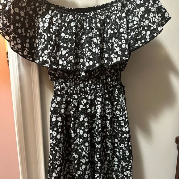 Cute Floral Jumpsuit Romper - Shorts - Off the Shoulder - Flowy - Picture 5 of 7